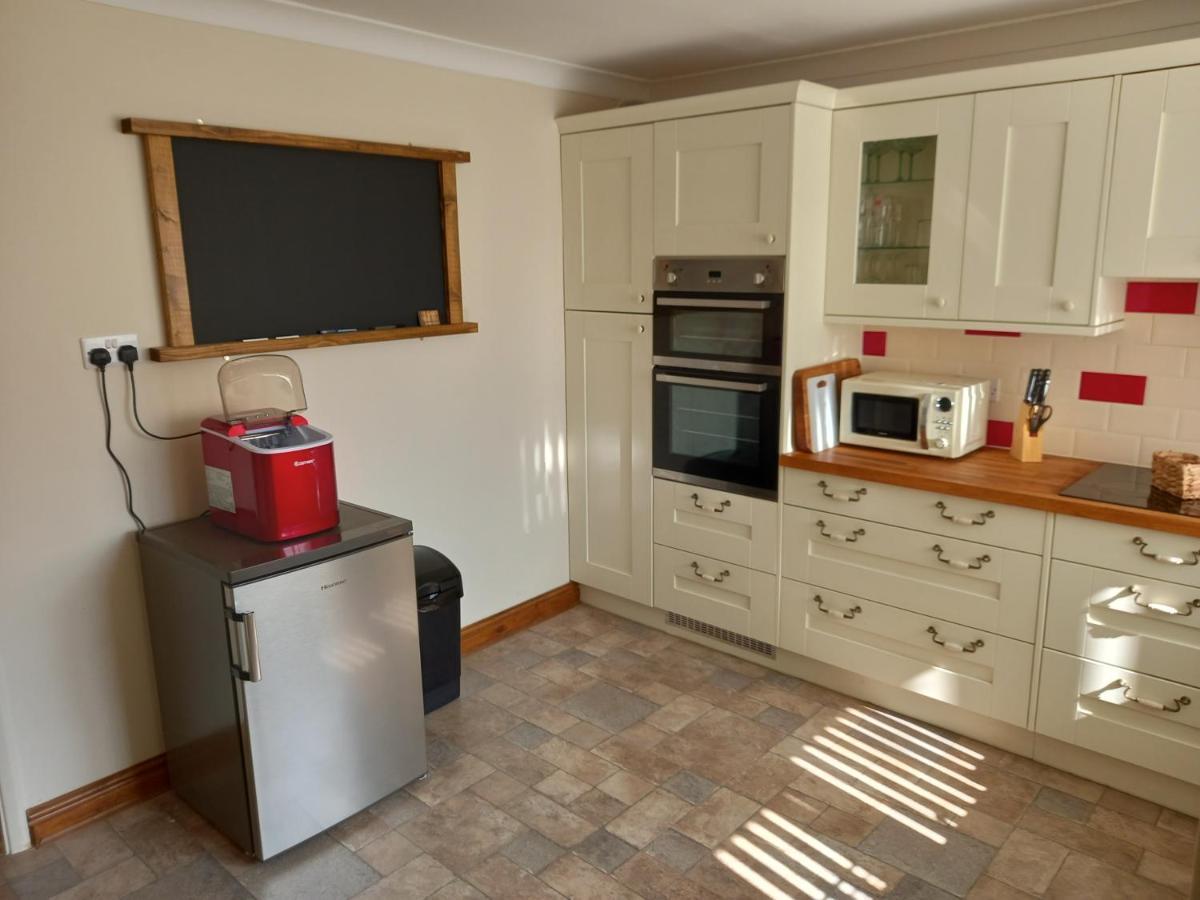 Pet Friendly Beautiful Detached Cottage Close To Spurn Point, Easington And Withersea Kingston upon Hull Exteriör bild