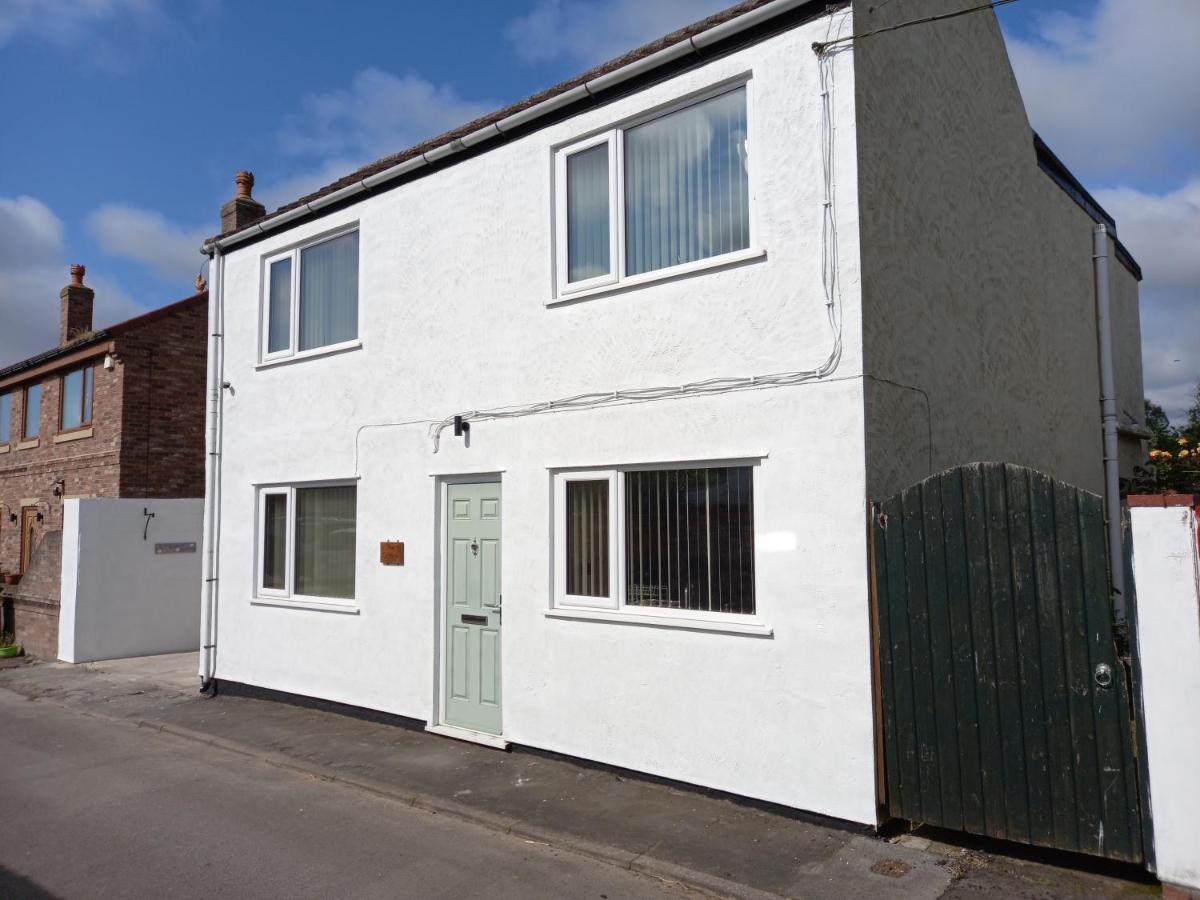 Pet Friendly Beautiful Detached Cottage Close To Spurn Point, Easington And Withersea Kingston upon Hull Exteriör bild