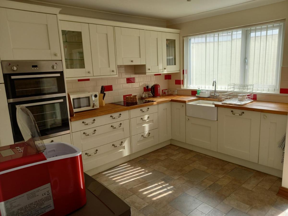 Pet Friendly Beautiful Detached Cottage Close To Spurn Point, Easington And Withersea Kingston upon Hull Exteriör bild