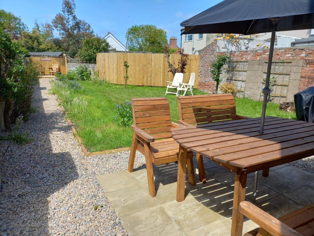 Pet Friendly Beautiful Detached Cottage Close To Spurn Point, Easington And Withersea Kingston upon Hull Exteriör bild